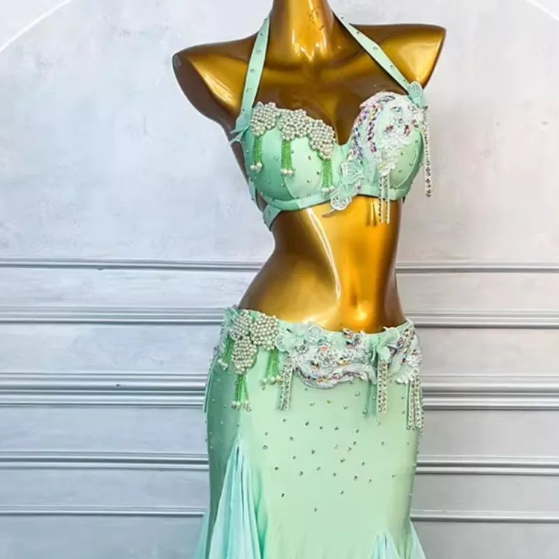 زي ممارسة أداء الرقص الشرقي المخصص للنساء 2025 مجموعة أزياء الرقص الشرقي الجديدة حمالات الصدر والتنانير الكبيرة