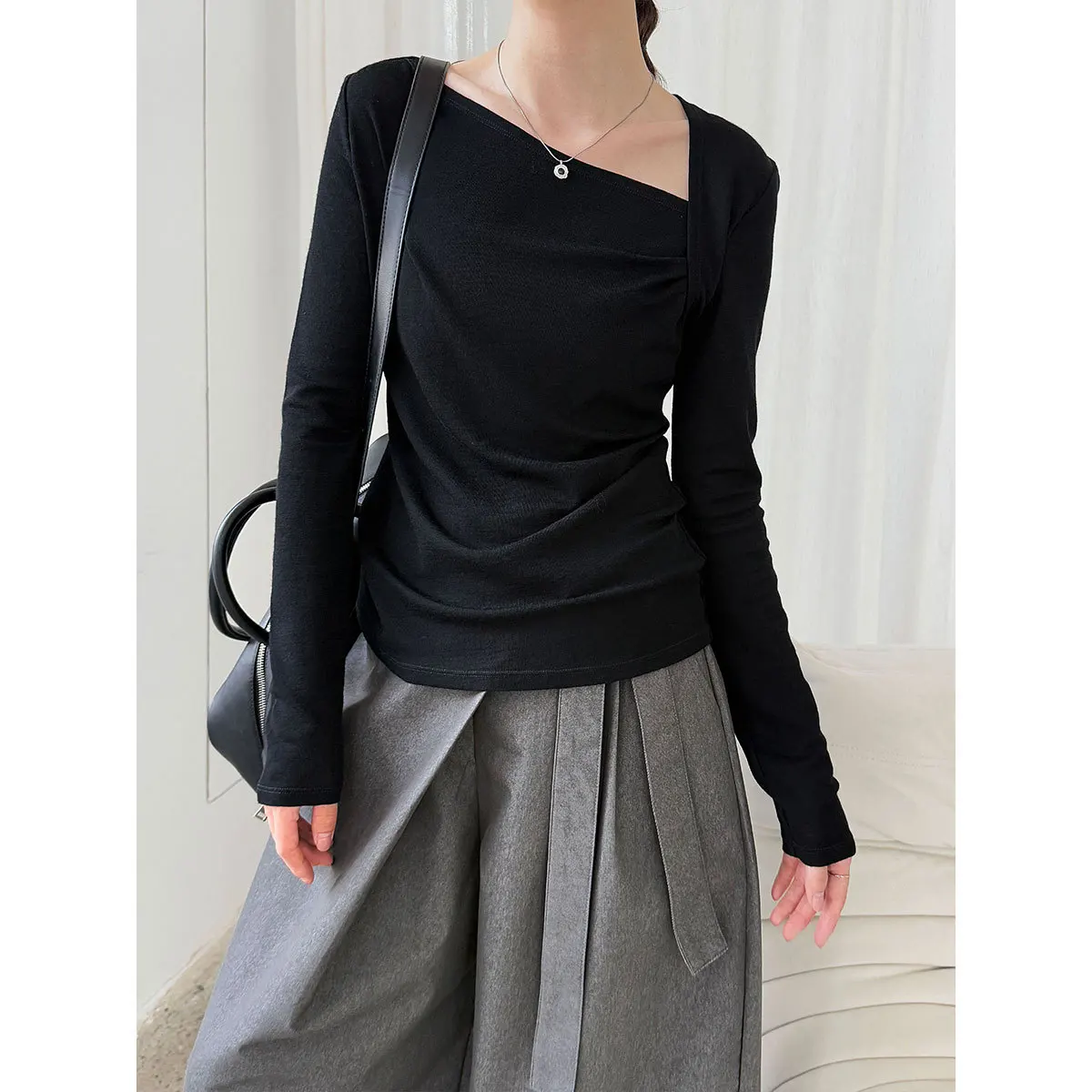 Camicia con fondo pieghettato con design a spalla inclinata T-shirt Spice Girl autunno nuova vestibilità slim a maniche lunghe