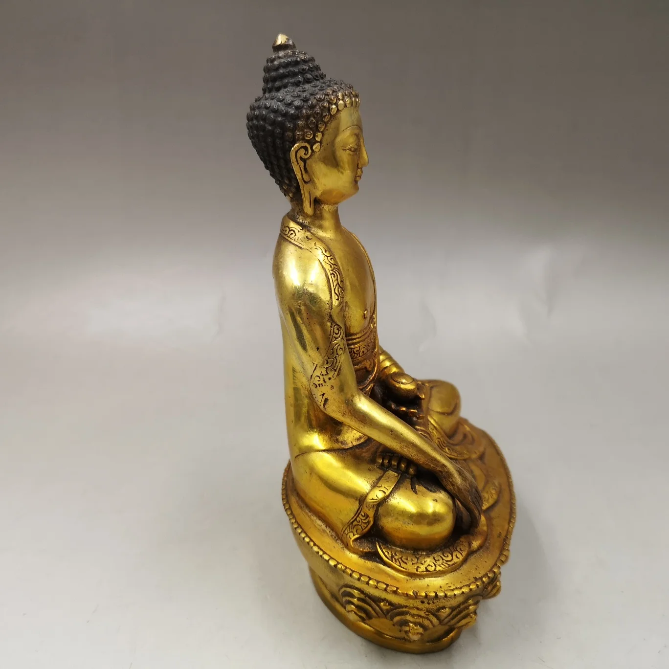 China creative copper gold Buddha home guard living room decoration