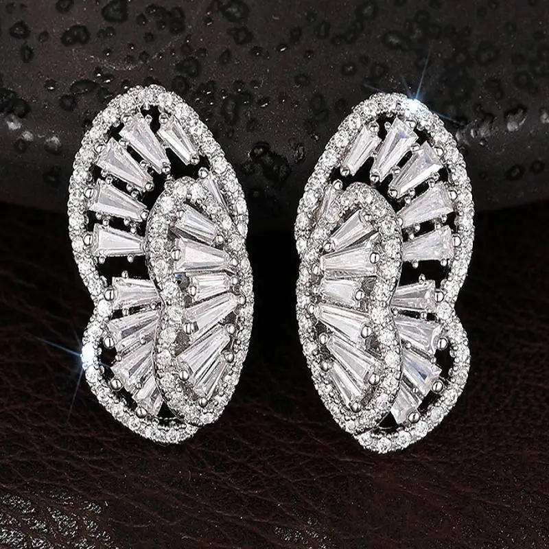 Huitan Schmetterlingsförmige Damen-Ohrstecker, eingelegt, glänzend, CZ, ästhetische Accessoires, Hochzeit, Party, Alltag, Verlobung, eleganter Schmuck