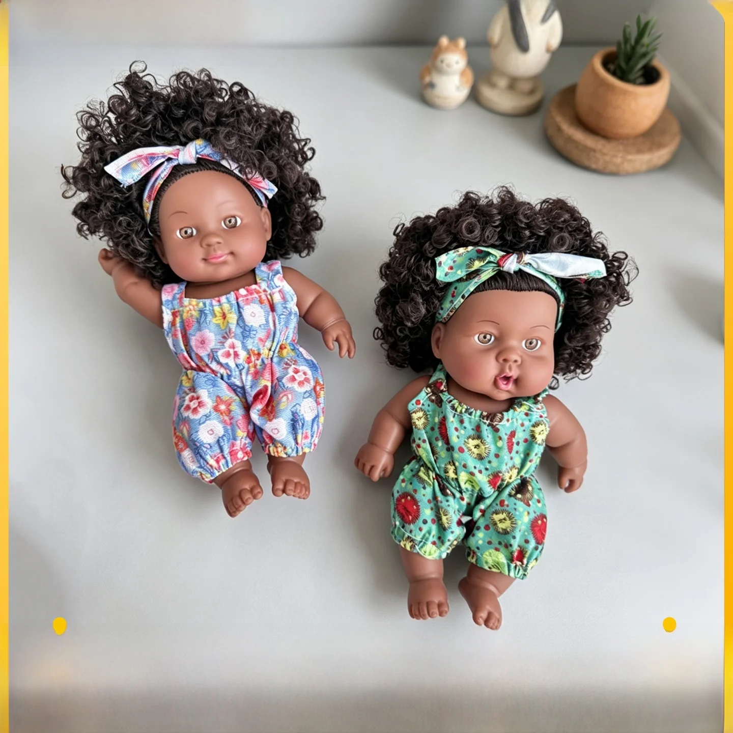 adorable-muneca-africana-de-piel-negra-con-cabello-esponjoso-juguete-de-peluche-reconfortante-regalo-con-falda-de-flores-pequenas