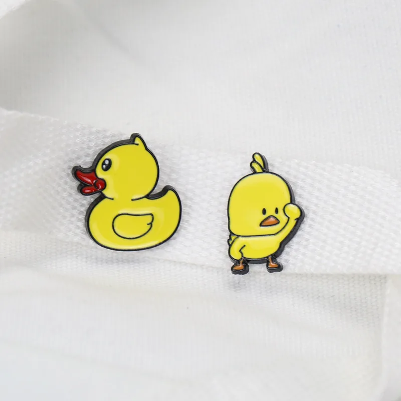 Yellow Duck Brooch Cute Animal Duck Enamel Pin Denim Lapel Badges Cartoon Jewelry