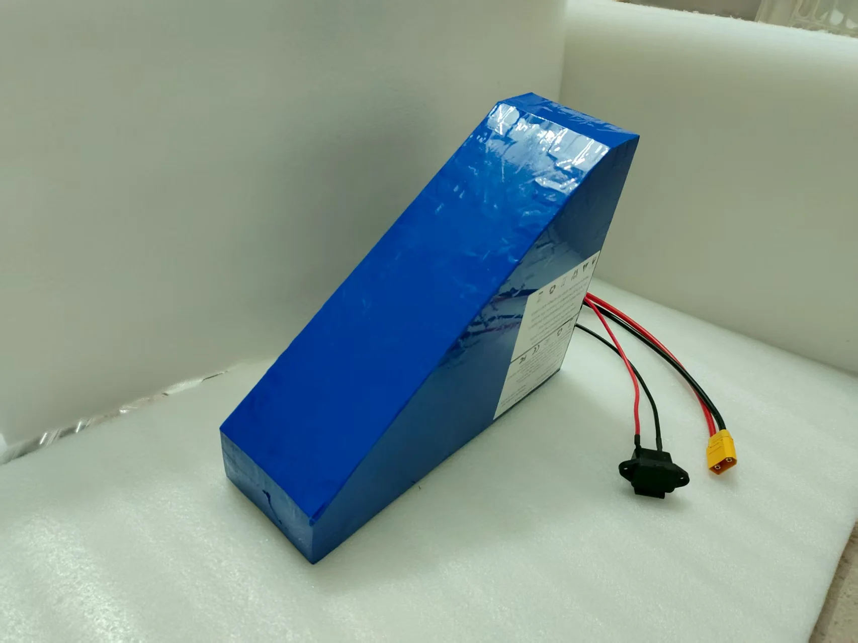 72V 45Ah High Capacity Triangle Lithium-Ion Battery for Electric Scooter Motorcycle Mountain Bike with BMS 20S And 10A Charger