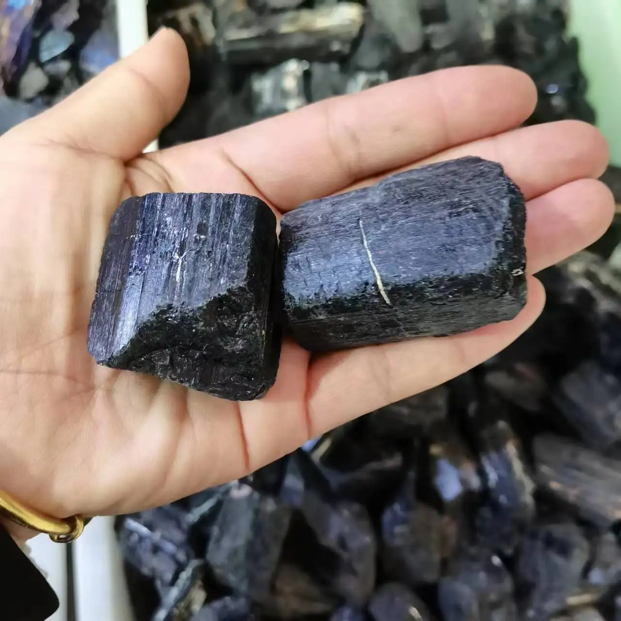 

1000g 100% Natural Black Tourmaline Crystal Rough Stone Rock Mineral Gravel Specimen Healing Stone Home Decoration