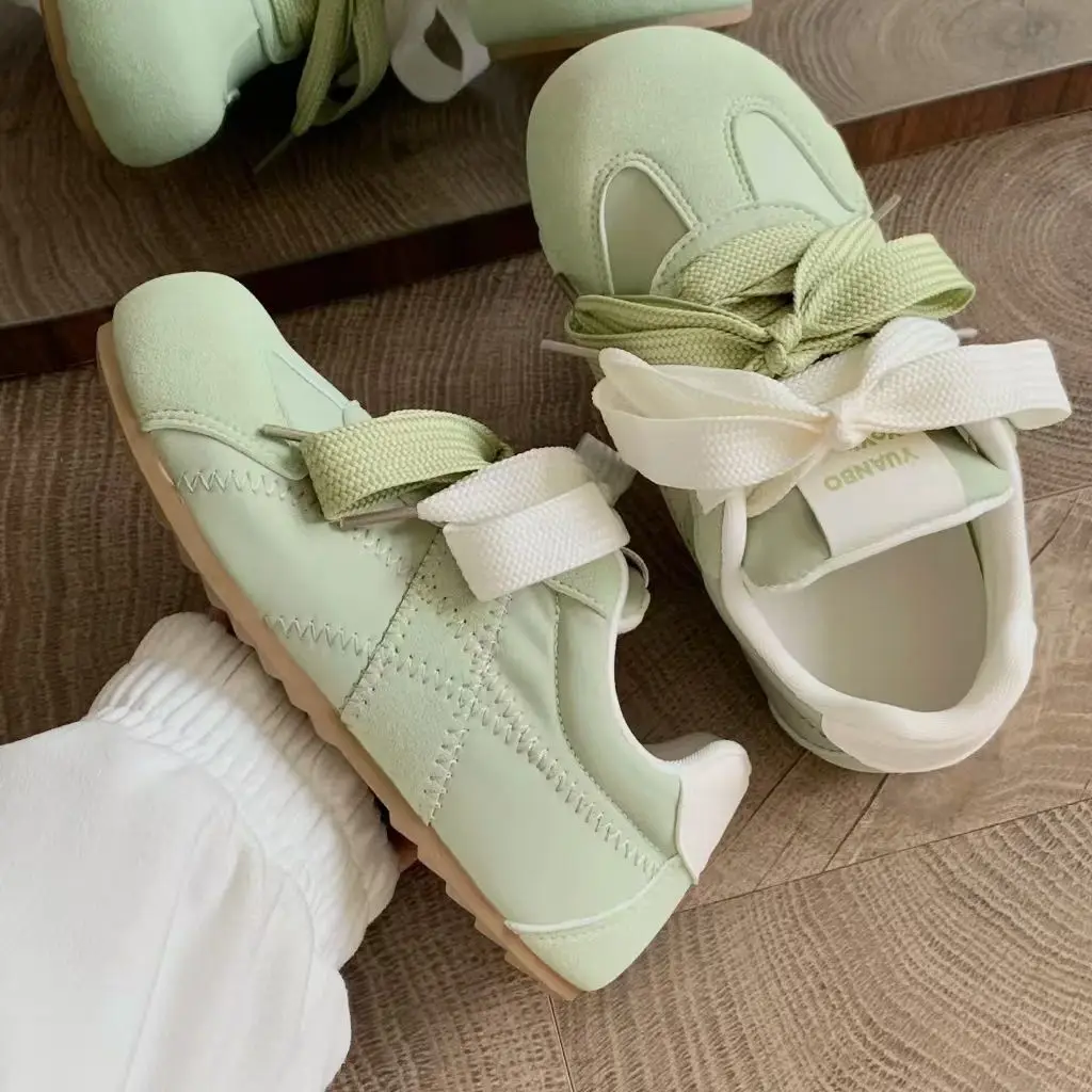 

Women's Green Lace-Up Trainer Shoes Comfortable Roomy Autumn Designer Sneakers Runway Jogging Footwear