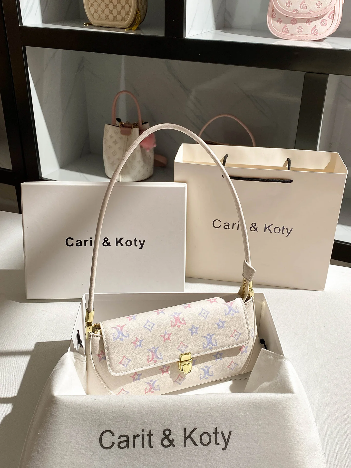 

2025 New Fashion and Colorful Printing Shoulder Bag with Delicate Letter Pattern Popular and Versatile Handbag for Daily Use