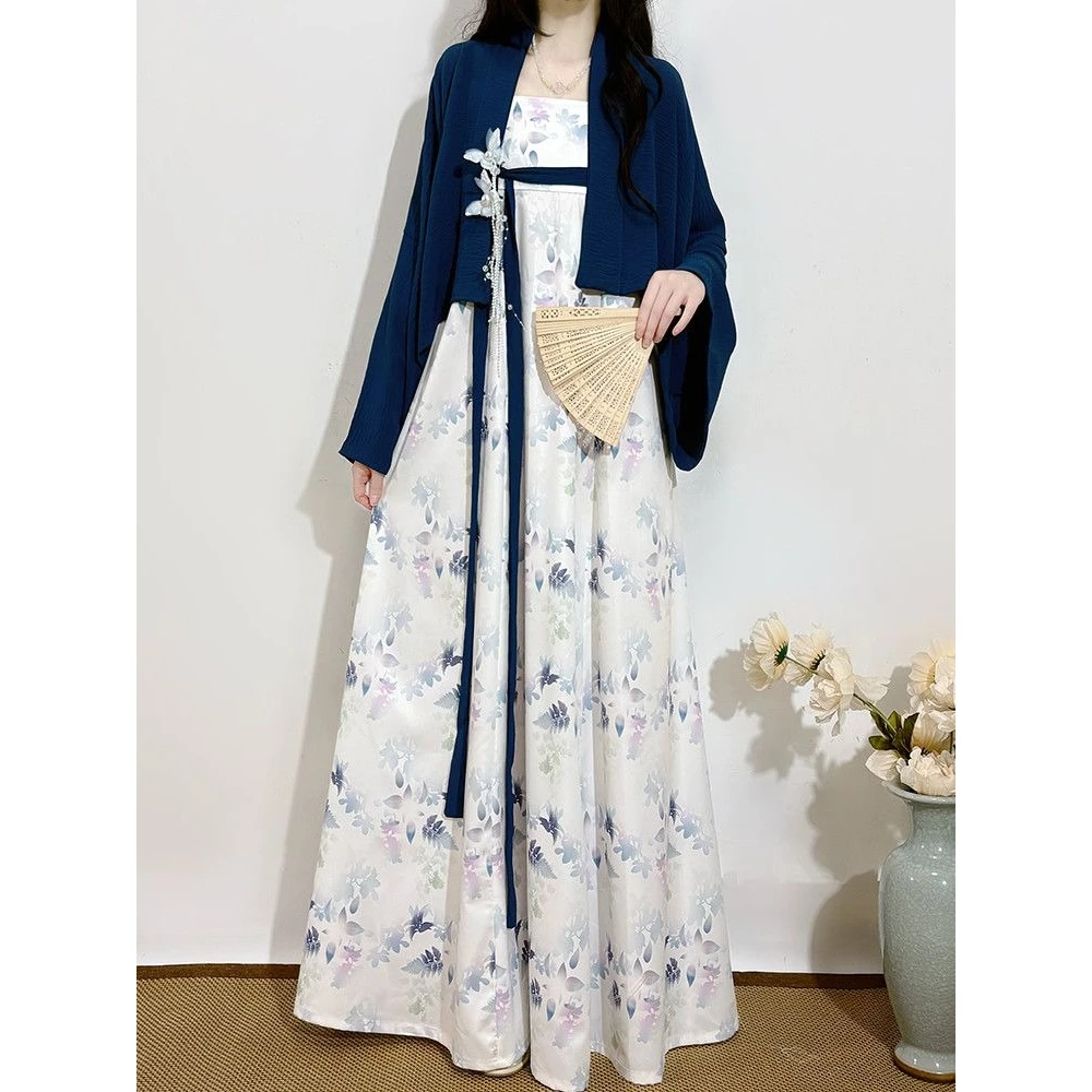 オリジナルの夏用漢服ドレス、法門寺の墨絵模様が施されたキャミソールガウン。普段使いに最適な、上品でスリムなシルエットの中国風スタイル。