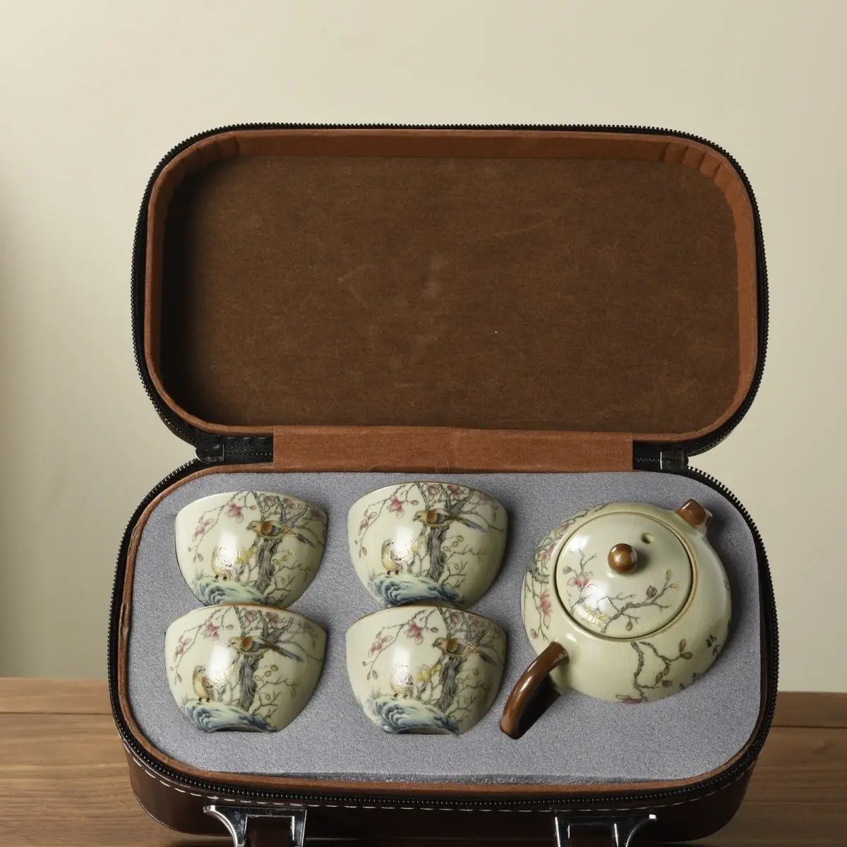 

New Full Set of Light Luxury Exquisite Travel Portable Outdoor Tea Set, One Pot of Four Cups Travel Bag High-end Teapots