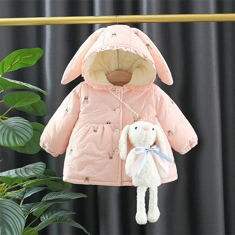 The new winter girls\' coat with hat flower edge this rabbit print warm and fleece warm long sleeve coat + diagonal bunny bag