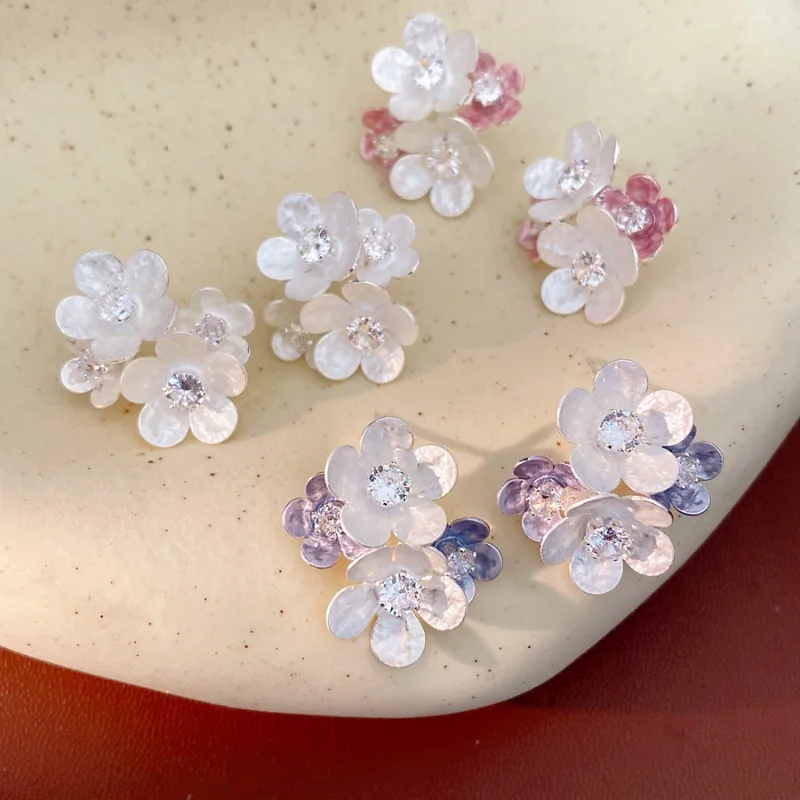 

Fresh Flower Cluster Stud Earrings for Women Gradient Rhinestone Forest Fairy Style Summer Gentle Versatile Jewelry