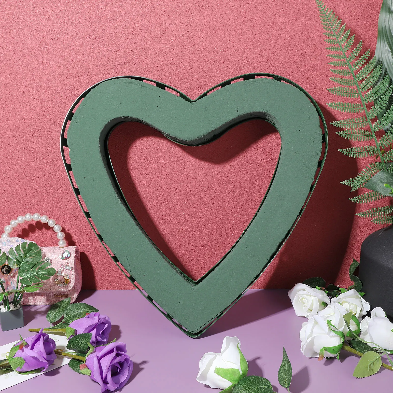 

Heart-Shaped Flower Holder Suction Cup Wedding Car Decorations Plastic Stand Floral Foam Blocks Easy Use Professional Accessory