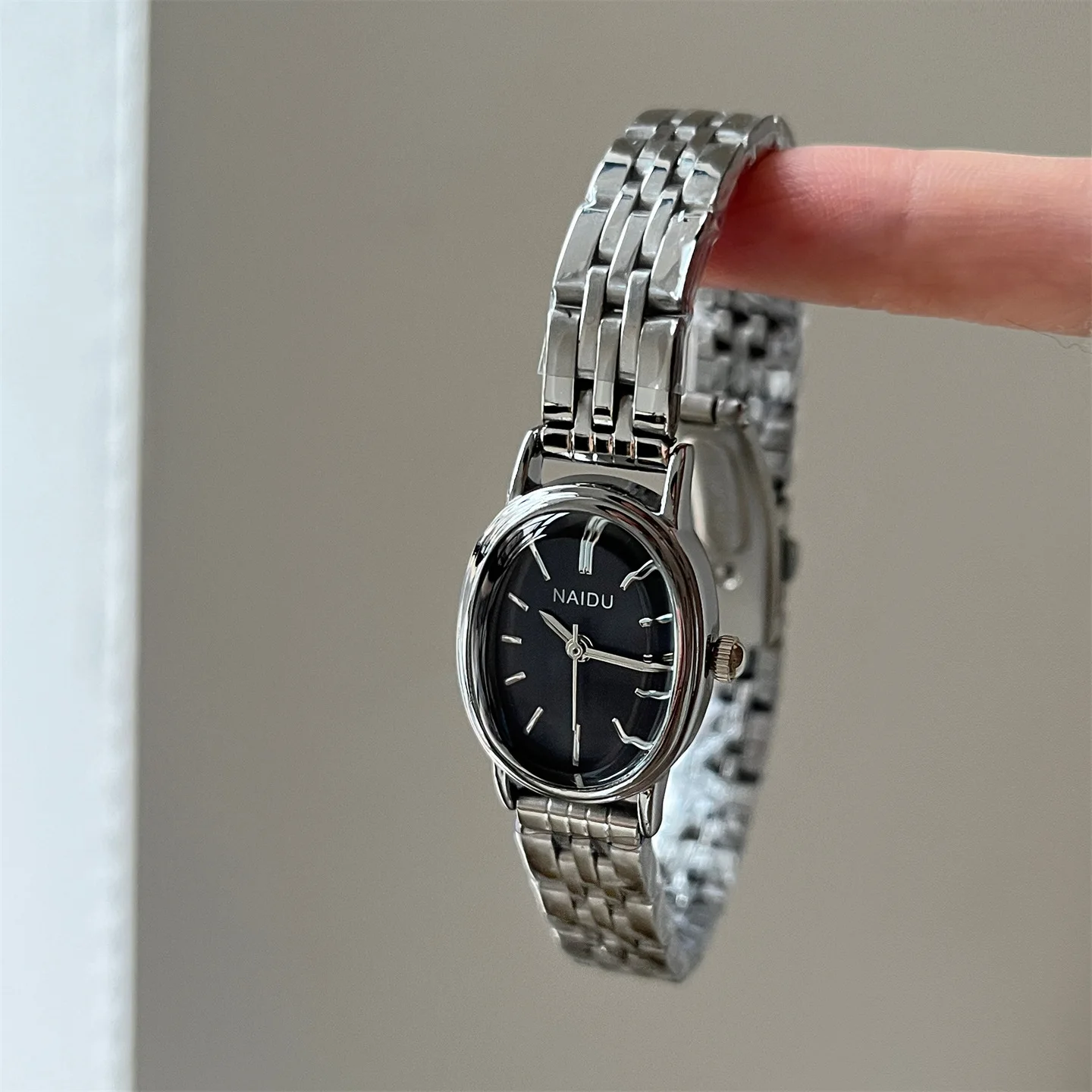 ساعة نسائية بمينا بيضاوي، ساعة يد نسائية كاجوال وفاخرة، مجموعة راقية من الساعات، هدية نسائية.