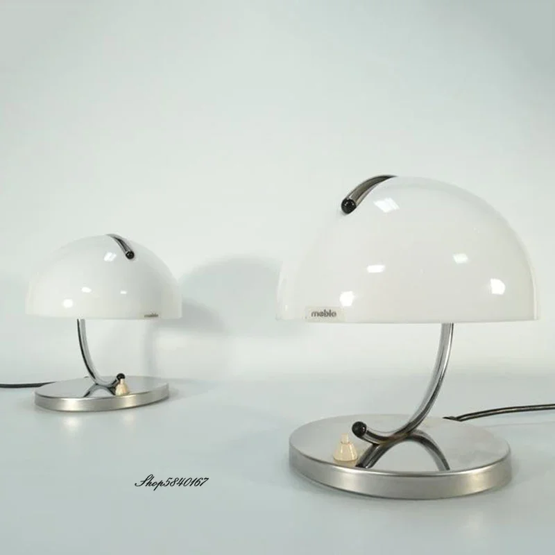 Włoska lampa stołowa w stylu vintage Designerska pomarańczowa lampa biurkowa Podstawa ze stali nierdzewnej Dekoracja salonu Kolor sypialni Obok lampy