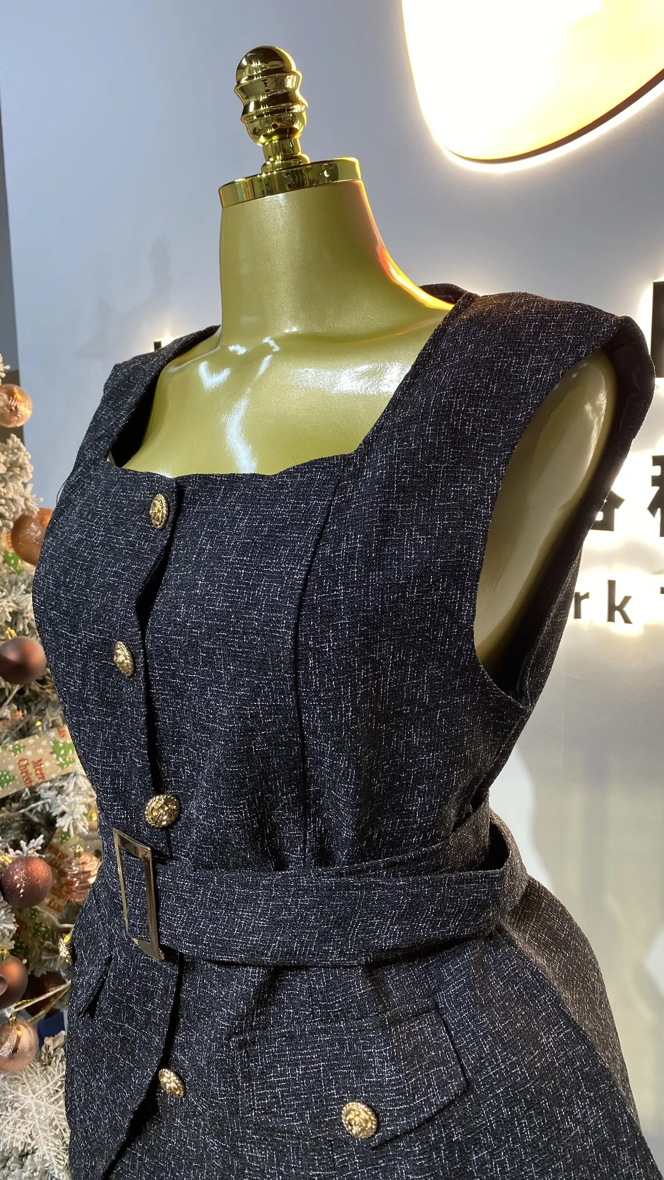 2025 Spring New Arrival: Retro-Style Sleeveless Vest with Simple Belt, Stylish and Comfortable for Commuters-GZXX352