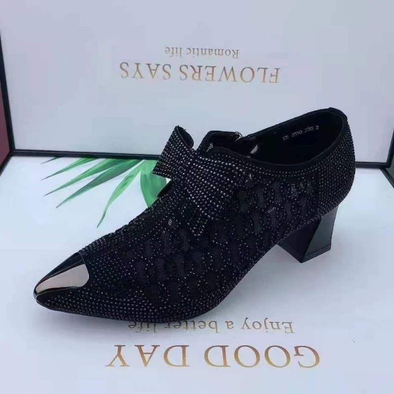 Sapatos de malha oca feminina nova moda verão strass saltos grossos apontou toe zíper sandálias designers sapatos femininos