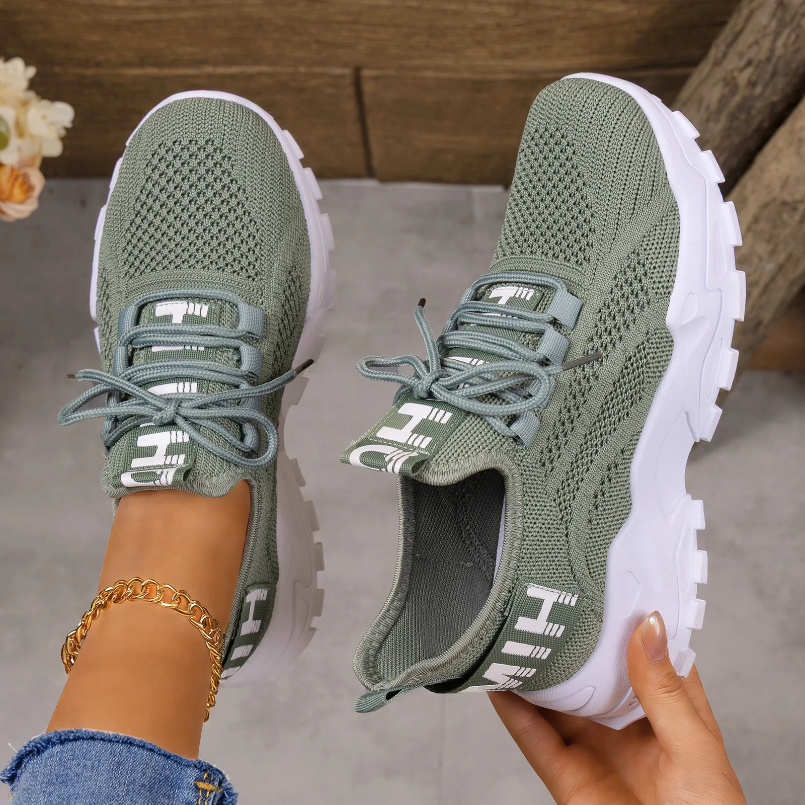 Women\'s Casual Breathable Sports Shoes Soft Sole Autumn Running Mesh Comfortable Flying Knit Single Sneakers