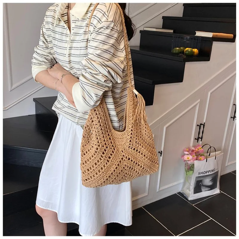 

High-End Casual Simple Messenger Bag For Women Featuring Large Capacity And Vintage Solid Color Designer Paris Fashion