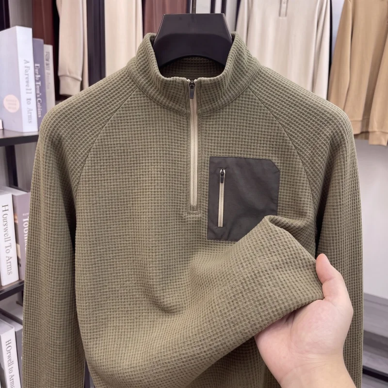 Herren Langarm-T-Shirt mit halbem Reißverschluss, atmungsaktiv, schnelltrocknend, knitterfrei, strapazierfähig, mit dekorativer Tasche, Herbstmode, neue Herrenbekleidung – Detail 8