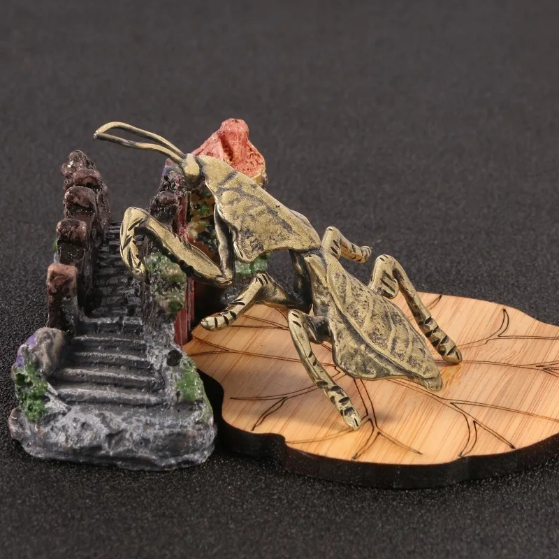 Solid Brass Mantis King Figurine Tea Pet Decor Study Desk Ornament Copper Insect Miniature Carving Antique Imitation Decoration