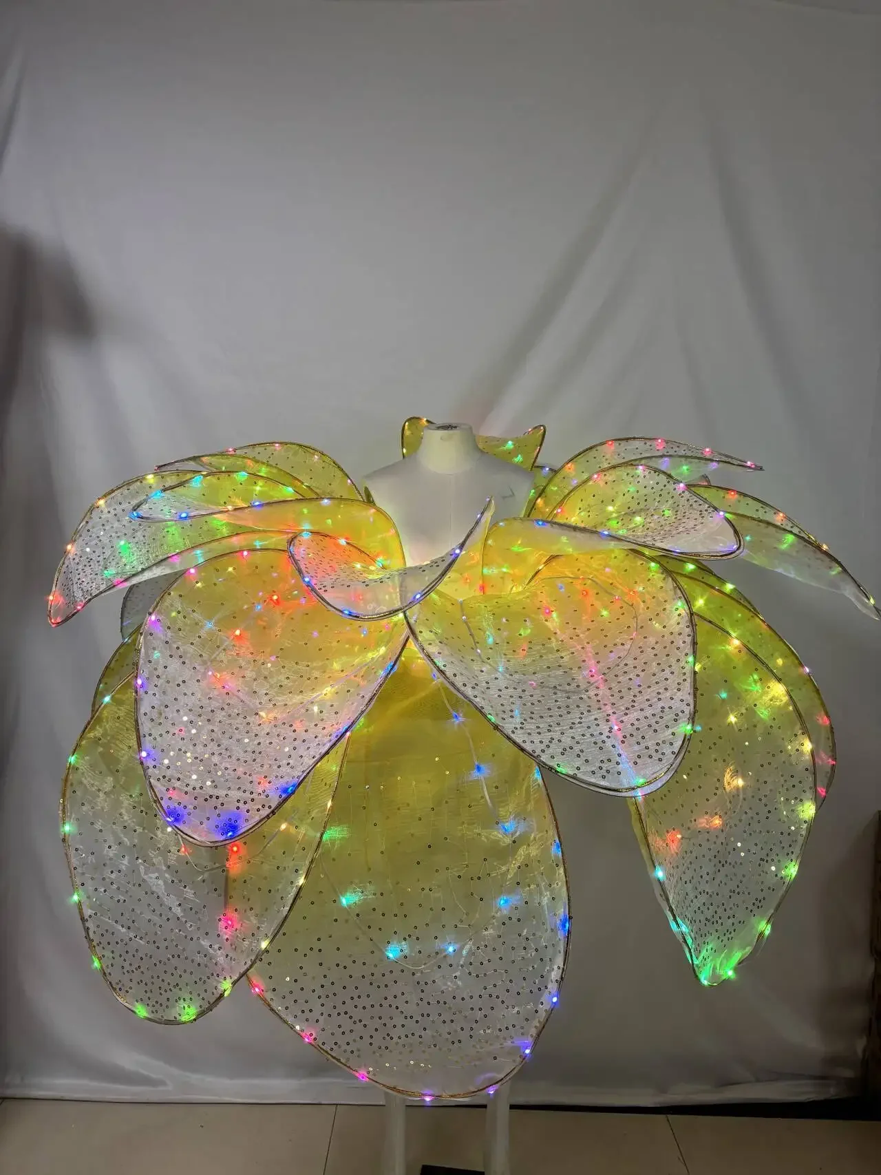 

Желто-розовая полноцветная светодиодная юбка-лепесток, танцевальные костюмы с цветочным отверстием, платье для современного танца с большим распашным цветком