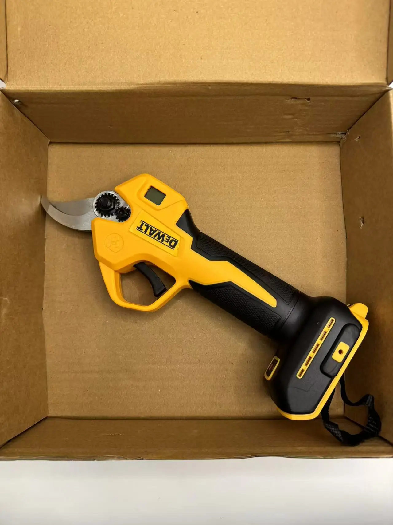 

Бесщеточный электрический инструмент Dewalt для обрезки и садоводства, совместимый с литиевой батареей, подходит для обрезки фруктовых деревьев