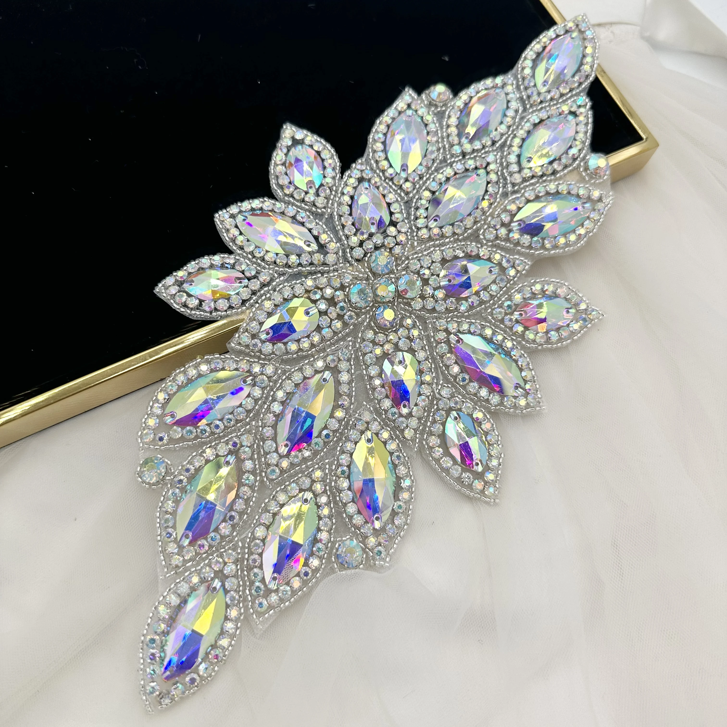 Fleur de poitrine orange en strass de verre cousus main avec adhésif thermofusible pour robe de mariée, ceinture et perlage DIY