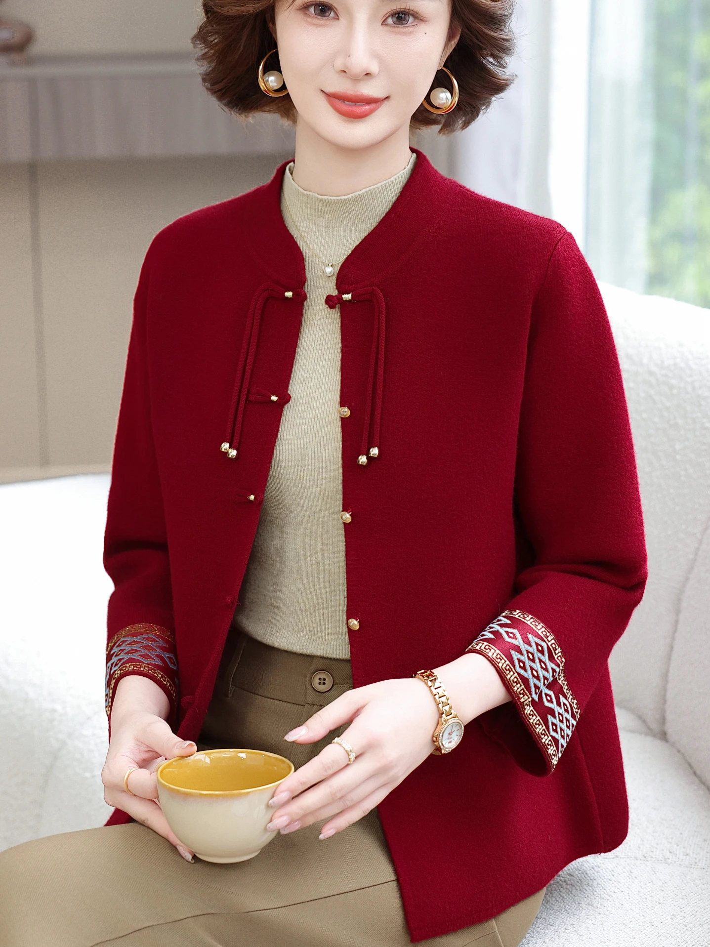 

Red Knitted Knitwear Stand Collar Button up Sve Nine Length New Chinese Sle Mommy Coat Autumn Winter Loose Fit Faionable