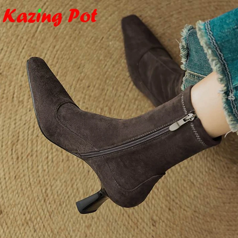 

Красота современных модных ботинок из флока на толстом высоком каблуке, теплая зимне-осенняя обувь на молнии с квадратным носком, брендовые женские эластичные ботильоны