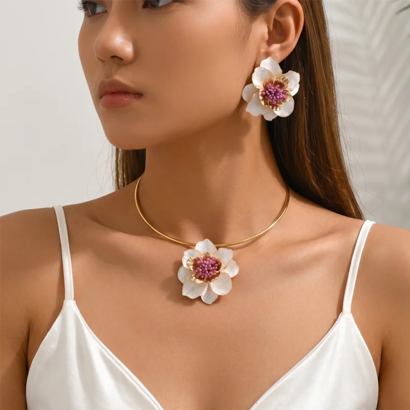 Trendy Large Cream Floral Jewelry Set Enamel Gold Trim Choker Necklace & Stud Earrings For Women Party & Bridal Wear All Season