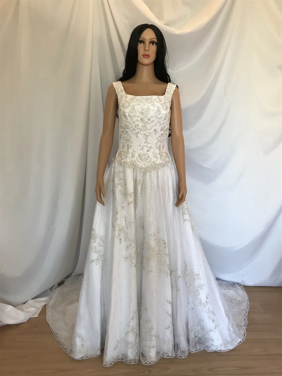 Instock Now Stock Cleanrance Aline Gold Lace embroidery Wedding Dresses Size 12 elegant  vintage bridal gown