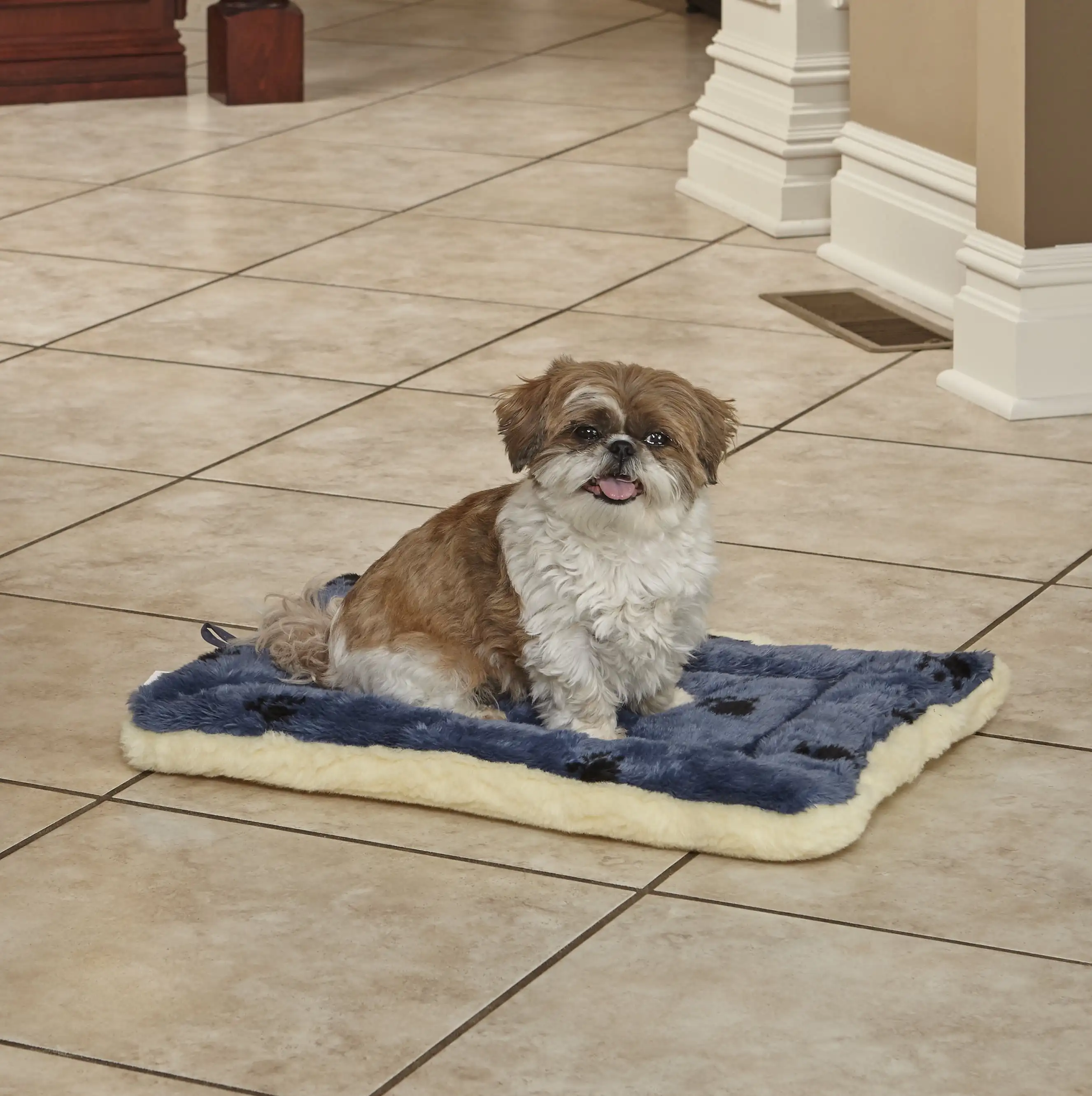 

Midwest Homes for Pets, Blue Paw Print Reversible Fleece Dog Bed Designed to Fit 24 英寸 Crate