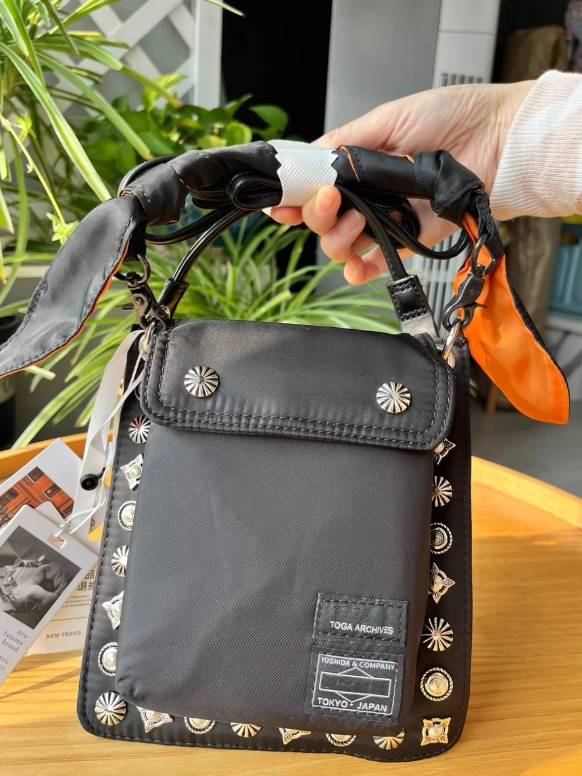 

Port Yoshida retro carved rivet square towel portable messenger bag