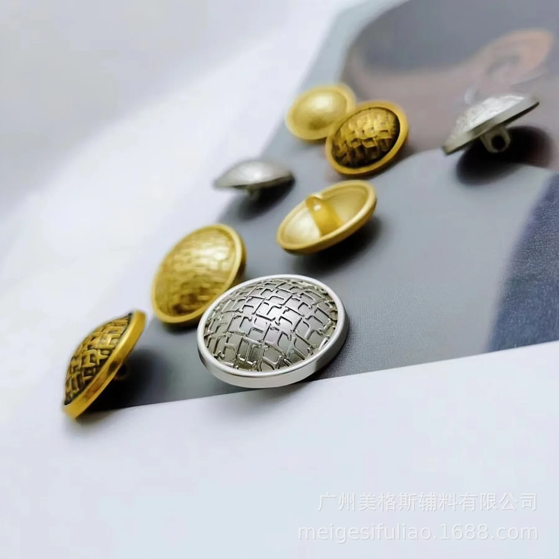 

High-grade Retro H-shaped Curved Metal Buttons, Alloy Hand Sew Fasteners for Coat Suit Outerwear Decoration