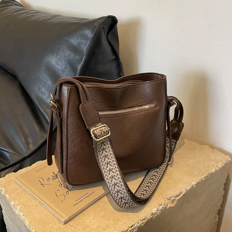 Wide shoulder strap bucket bag women's bag women's bag pu soft surface large capacity casual messenger bag single shoulder