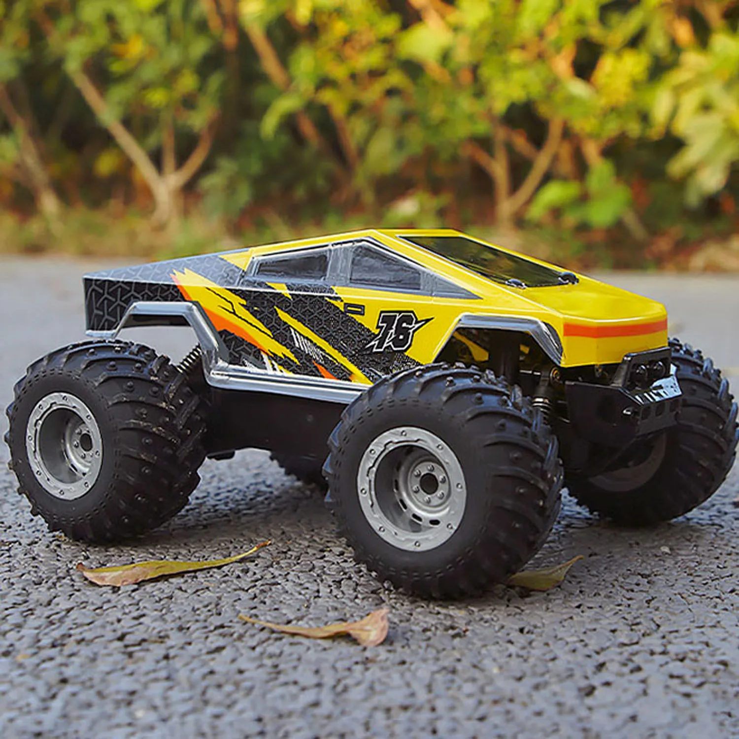 4x4 1:24 2.4GHz RCピックアップトラック ワイヤレスコントロール オフロード車 ロッククローラー Q208 すぐに遊べる送信機 LEDランプ