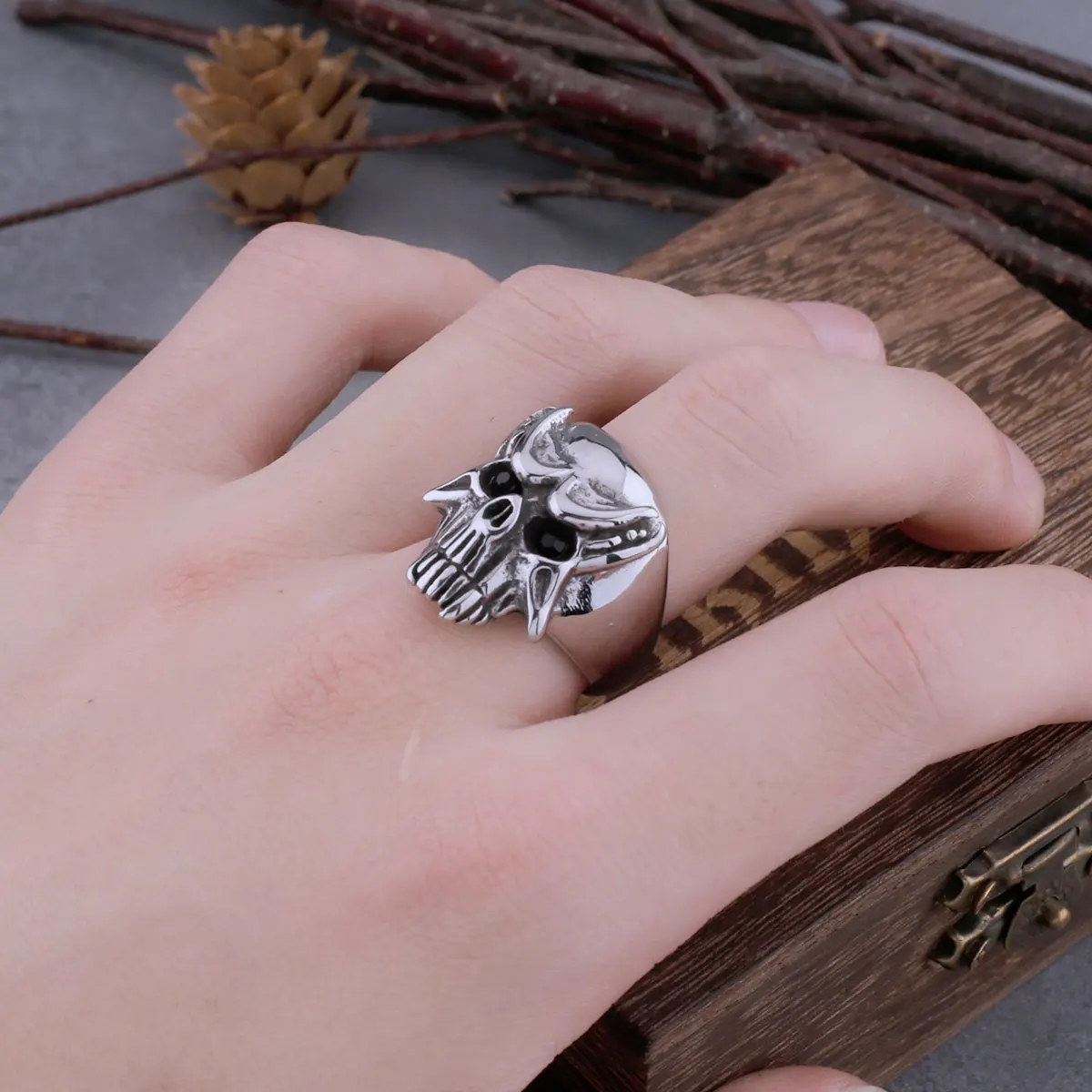 

Vintage Samurai Skull Ring Men's Fashion Punk Hip Hop Biker Ring Gothic Skull Stainless Steel Jewelry Gift Drop Shipping