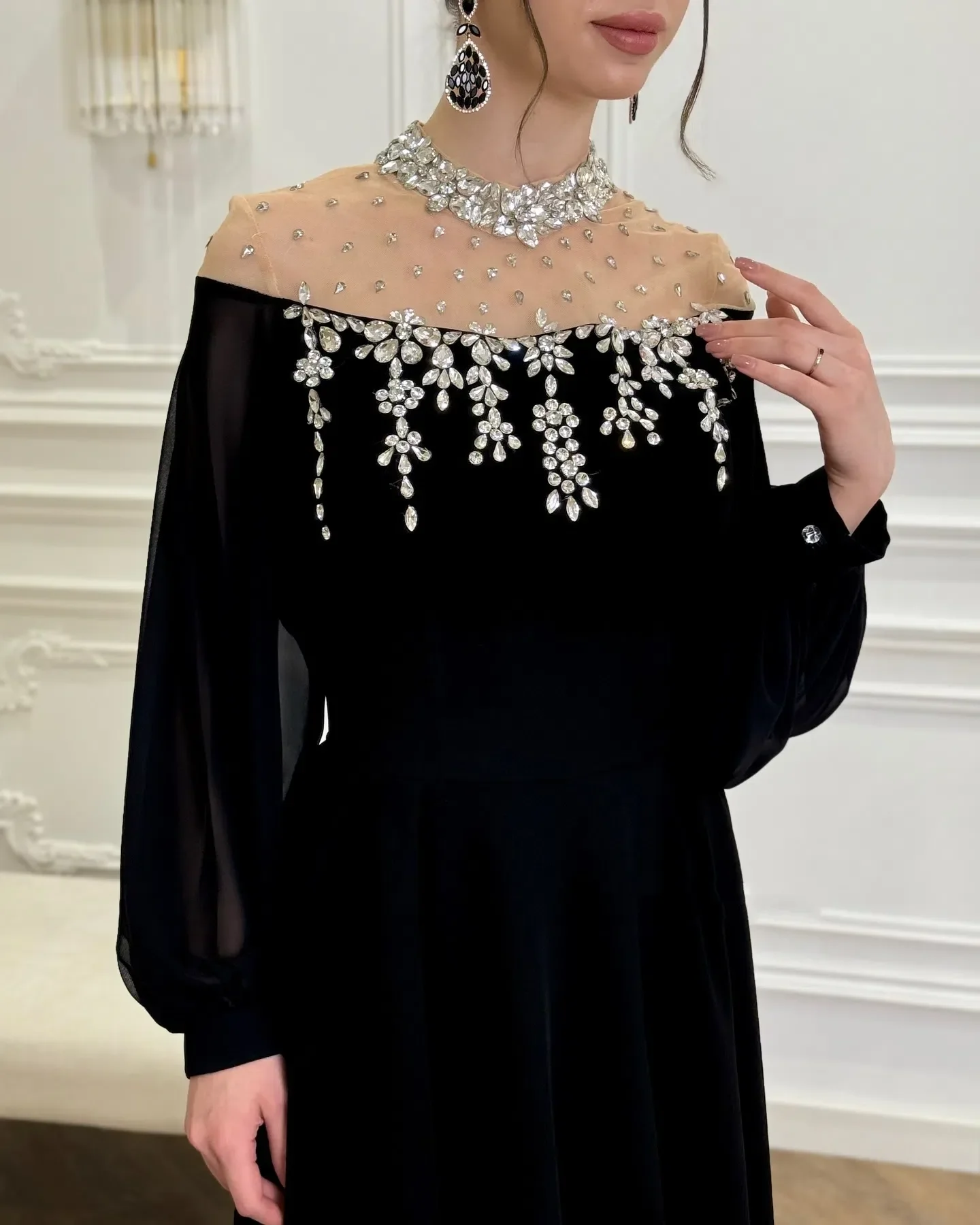 Aangepaste hoge kwaliteit klassieke prachtige mode chiffon plooi kralen strass a-lijn hoge kraag lange jurken galajurken