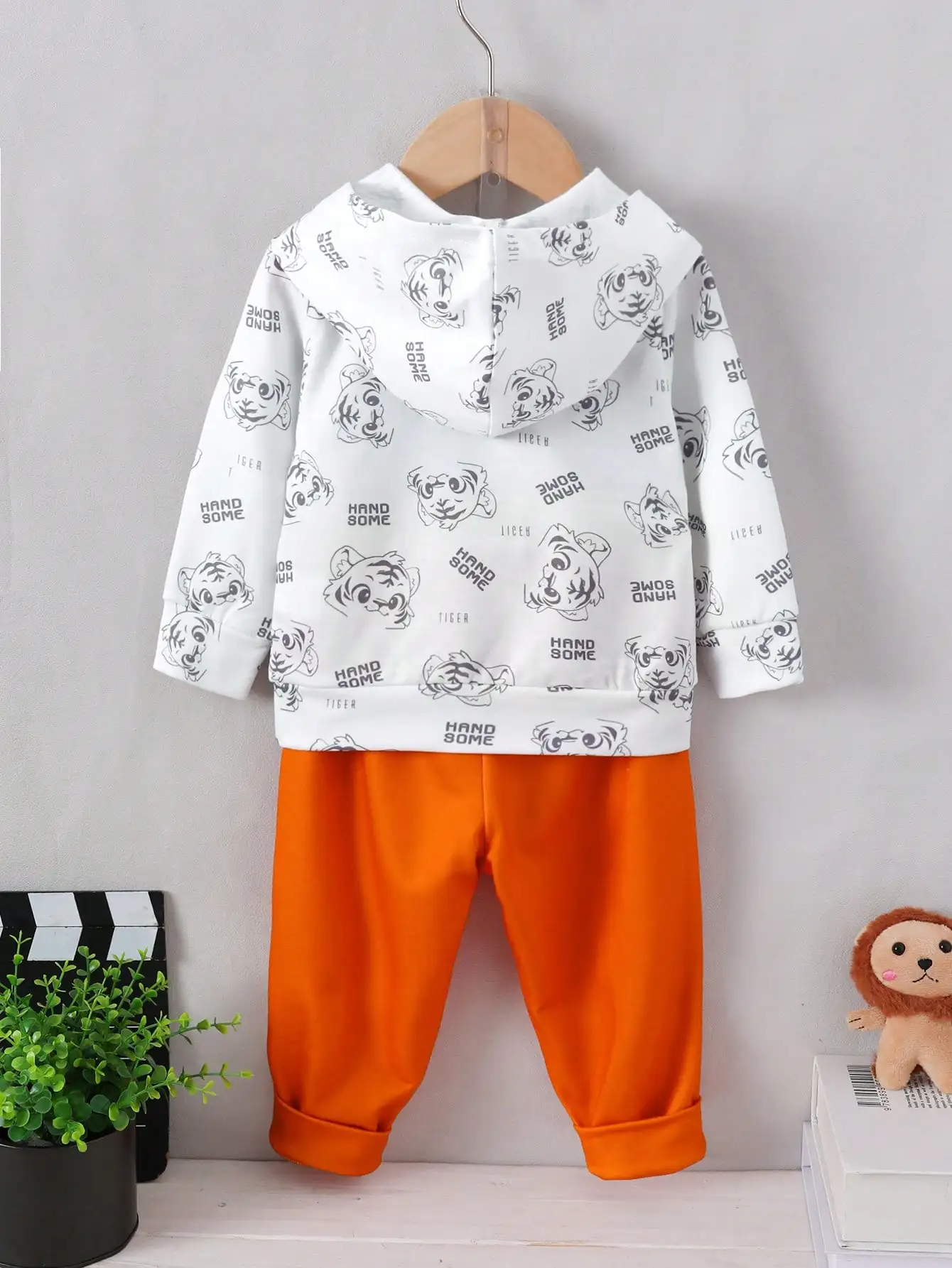 Baby Boy's Spring and Autumn Cartoon Tiger Print Hooded Two-Piece Set, Featuring a Stylish Cartoon Tiger Head Print All Over, Long-Sleeved Hooded Sweatshirt Paired with Jogger-Style Casual Pants