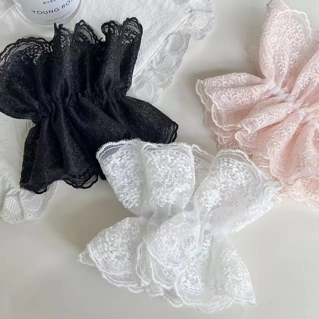 1PC エレガントなレースのシュシュセット、ブラック/ホワイト/ピンクのヘアゴム、女性と女の子のためのロマンチックなヘアアクセサリー