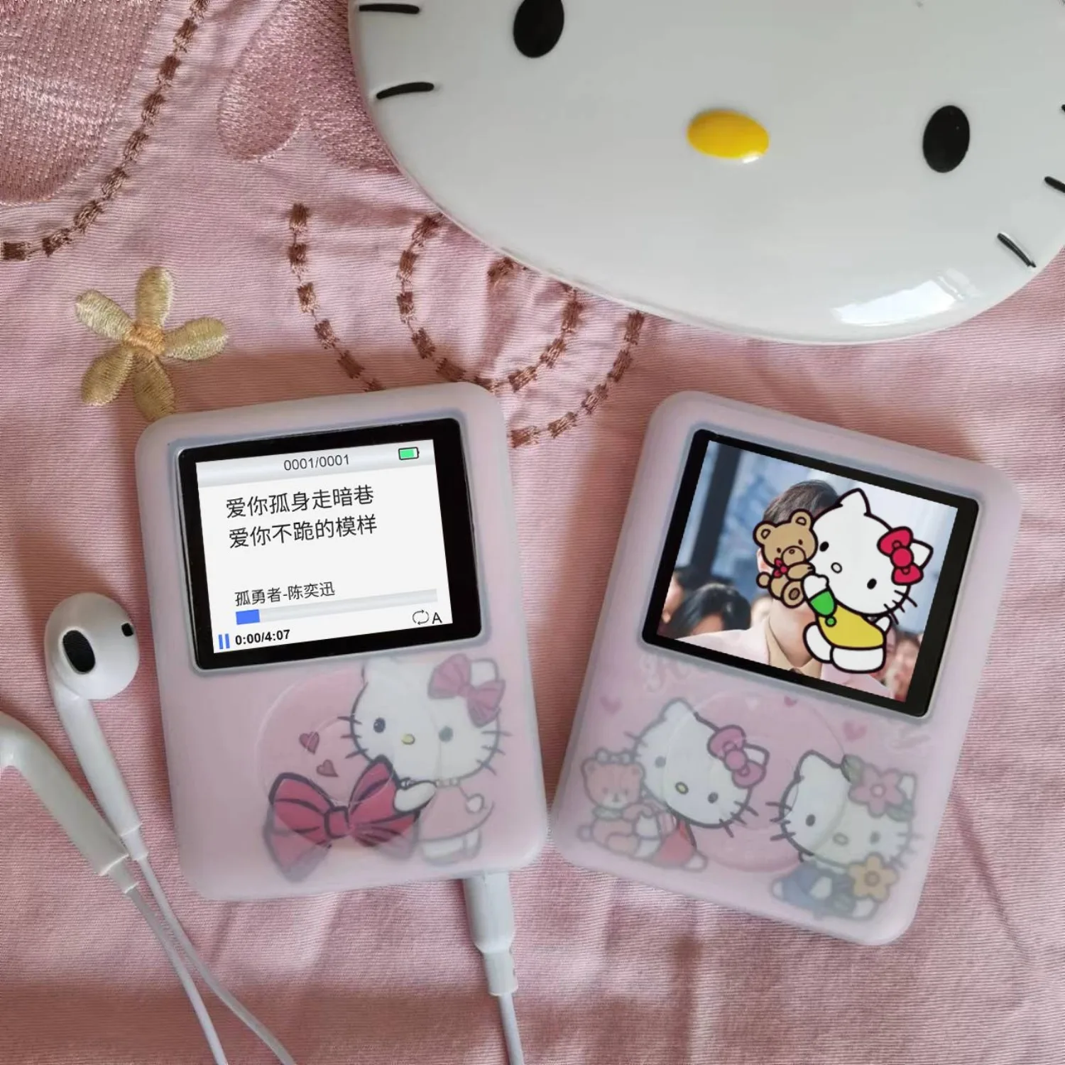 Kawaii New Sanrio HelloKitty Portable MP3 Player with Screen for Music Novels Students Running Gym Anime Cartoon Cute Holiday view 3
