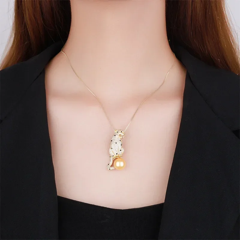 Luxur Panther Leopard White Pearl Pendant Necklace with Adjustable Chain Elegant Jewelry for Women Top Quality Cubic Zirconia