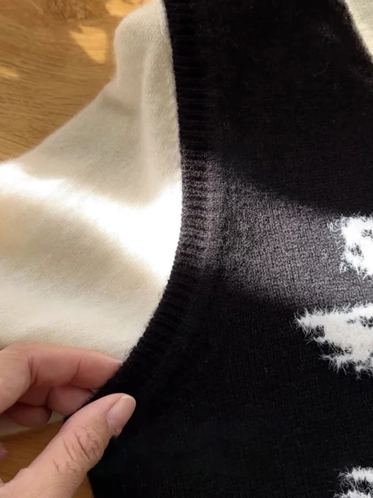 

Ele Knitted Camere Vest Svel round Ne Faionable Simple Design Autumn Winter New Sle e Flower Pattern...