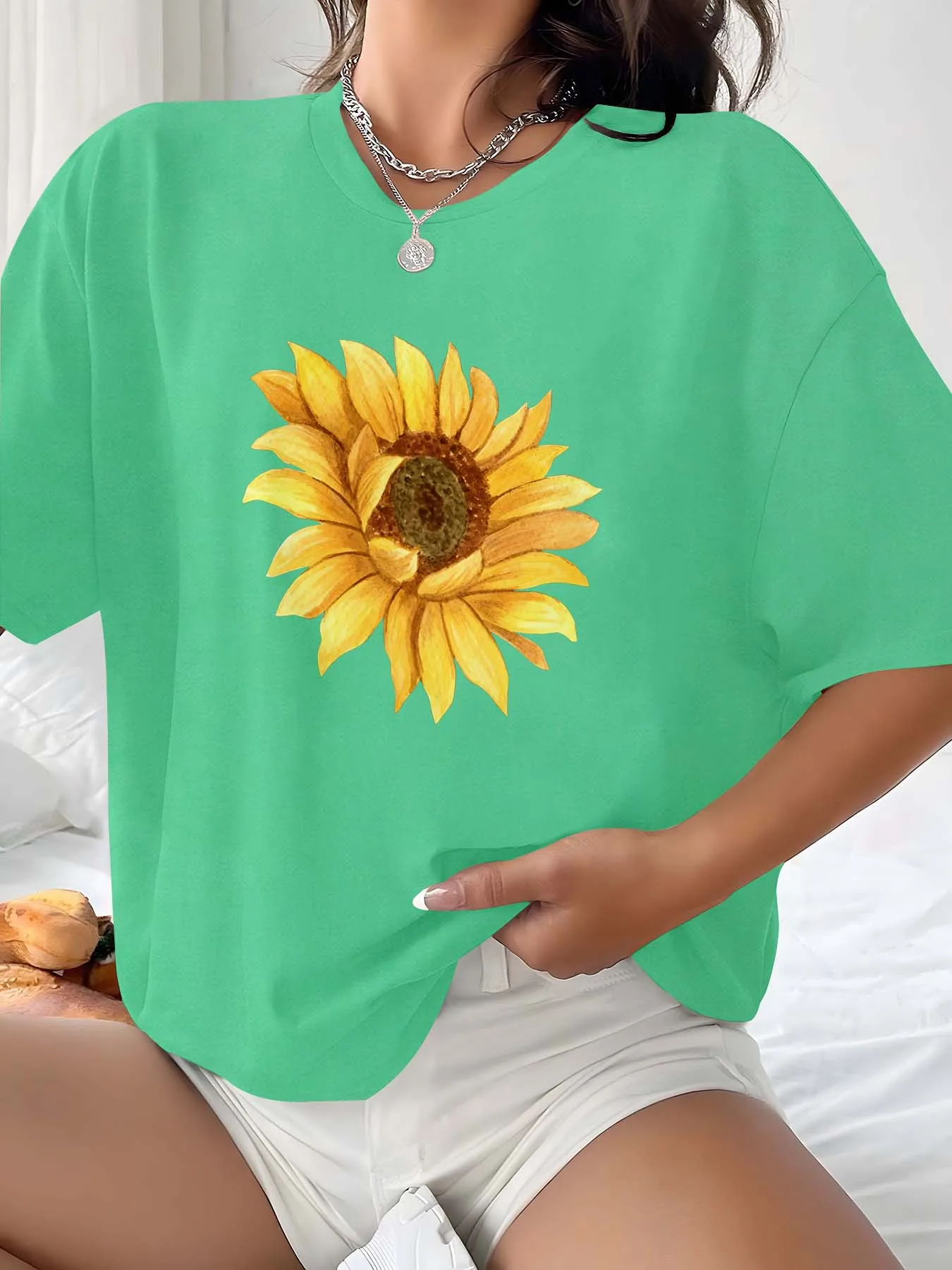 

Подсолнух больших размеров — вдохновленный наряд, излучающий веселый элегантность для повседневного шика