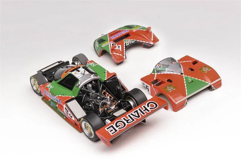 Motorhelix MH 1:64 787B Renown Modellauto