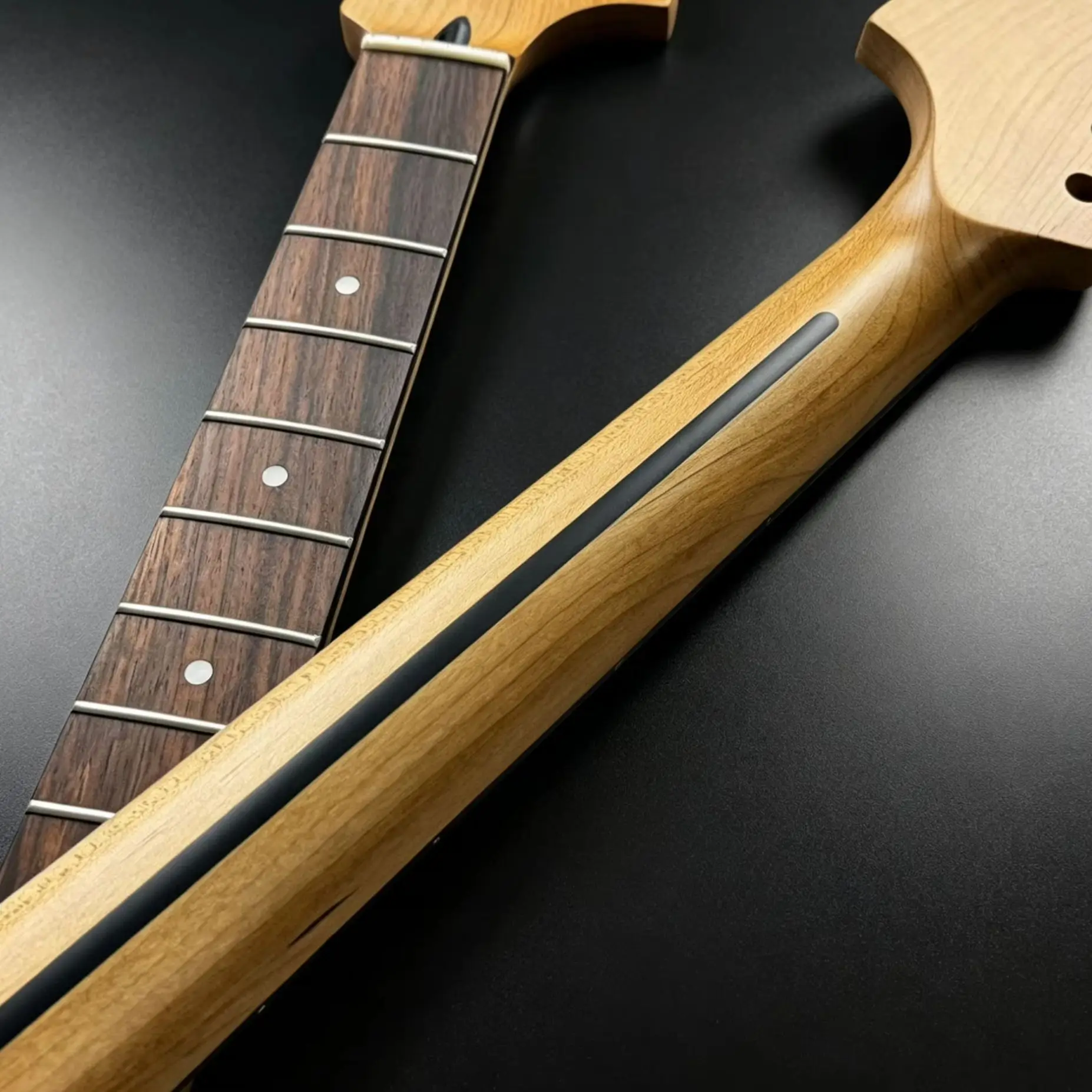 Big Head ST Strat Guitar Neck Roasted Maple 22 Fret Rosewood Fingerboard With Back Carbon Fiber Stabilizing Bar Guitar Building view 4