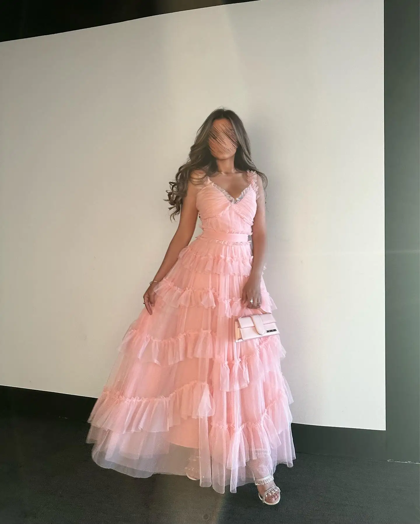 2025 выполненные на заказ тюлевые вечерние платья с v-образным вырезом на тонких бретельках, классические многоуровневые платья на молнии сзади без рукавов для особых случаев