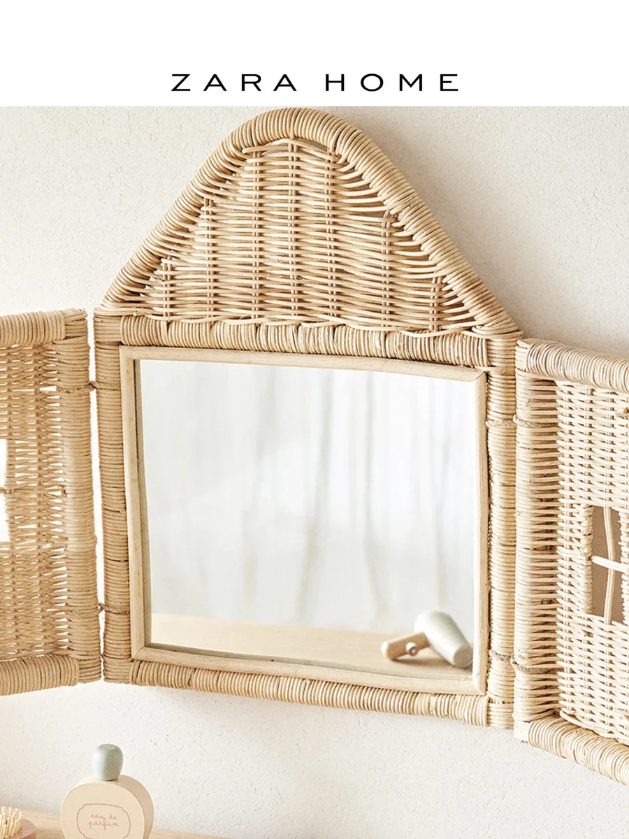 Minimalist European style niche creative design with rattan shaped cottage mirror