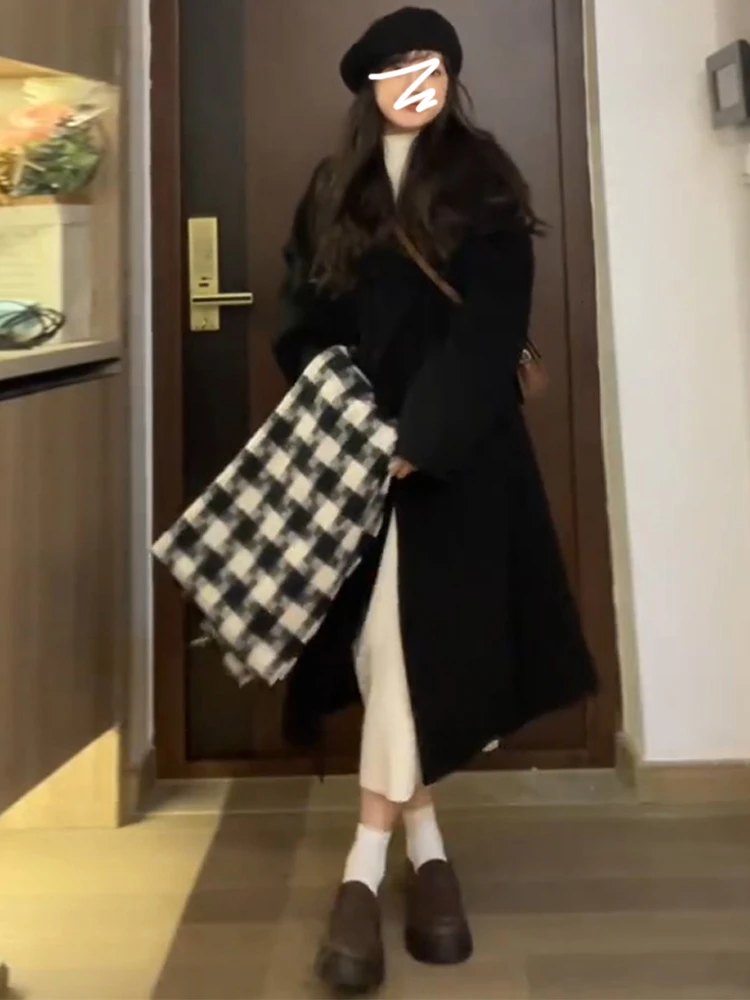 

Women's Bla Woolen Coat Autumn Winter Thiened Medium Length Korean Sle Hepburn Sle Button Detail Straight Cut Coat