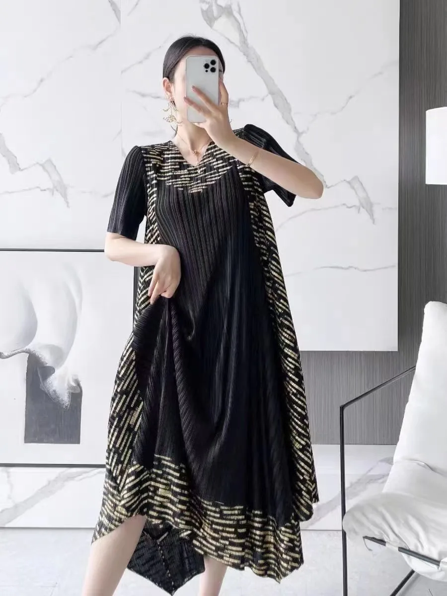 Miyake Vintage Printed Pleated Dress 2024 Summer New Loose Elegant Style Slim V-neck Large A-line Mid Length Dress