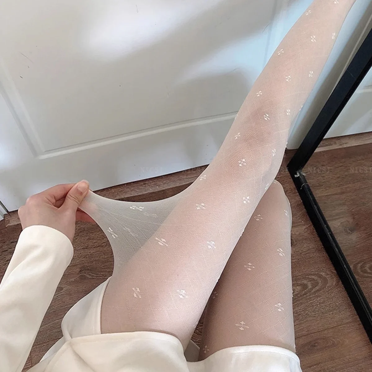 Embroidery Rhomboid Grid Kpop Woman Pantyhose Thin  Office Thights See Through Hipster Stripper Fashion Transparent Skin Color